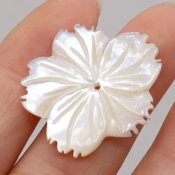 2 ks Prírodná Biela Shell Perličiek Vyrezávané Kvet perleť Shell Voľné Korálky Charms DIY Náušnice Vlasy Klip Brošňa Šperky Robiť